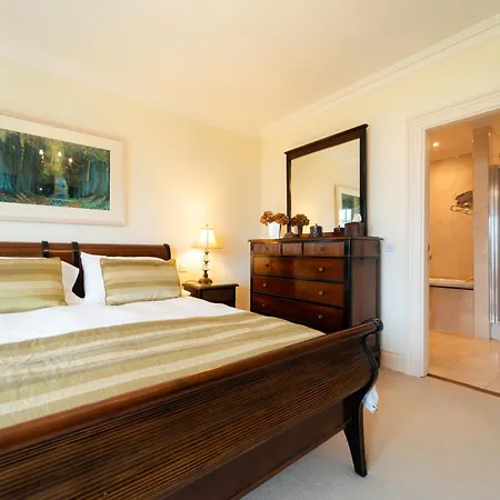 Waters Edge 1 شقة *