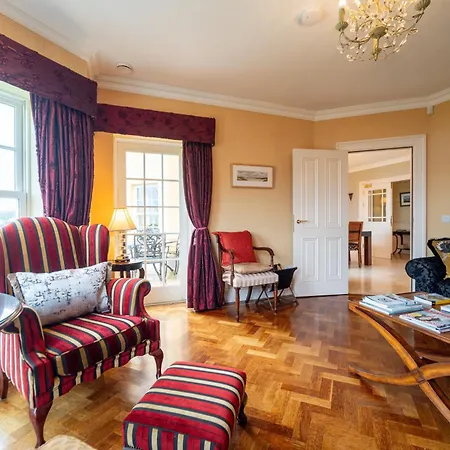 Апартаменты Waters Edge 1 *