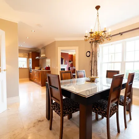 Waters Edge 1 شقة