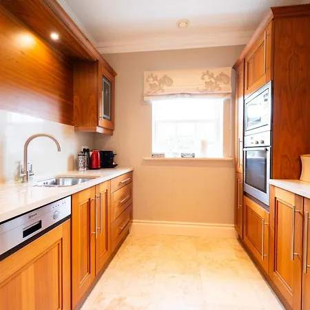 Waters Edge 1 شقة