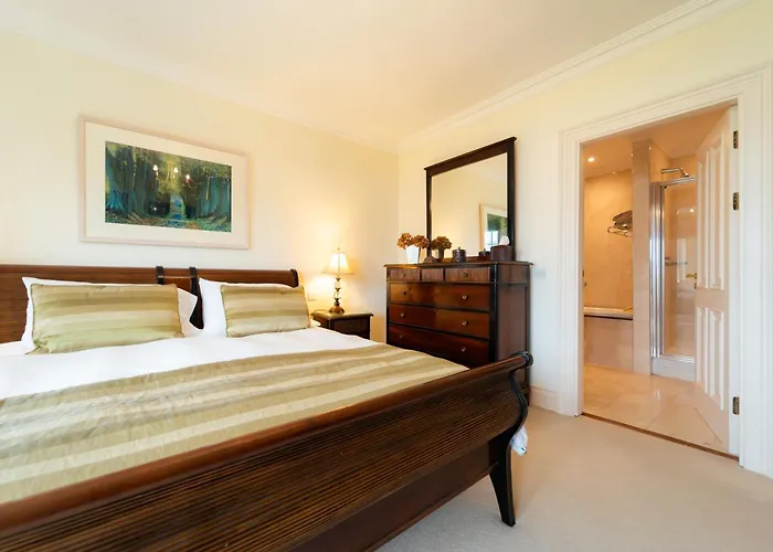 Waters Edge 1 Апартаменты *